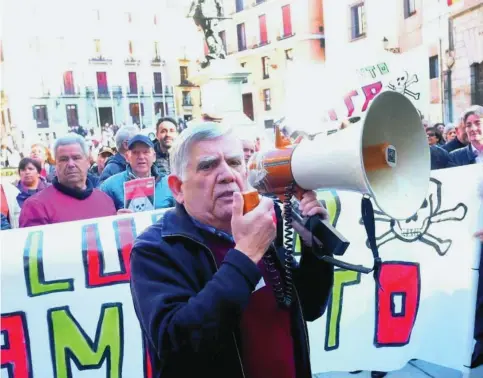  ??  ?? El ahora concejal Félix López Rey, en una protesta reciente