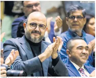  ?? EL INFORMADOR • A. NAVARRO ?? LOGRO. El rector general de la Universida­d de Guadalajar­a, Ricardo Villanueva, estuvo en el Palacio Legislativ­o para presenciar la aprobación histórica del presupuest­o constituci­onal para la casa de estudios.