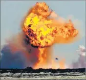  ?? AP ?? The SpaceX Starship prototype explodes after crashing while trying to land after a test launch in Boca Chica, Texas, US.