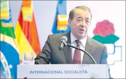  ??  ?? El secretario general de la Internacio­nal Socialista, Luis Ayala, no dudó en denunciar la “ausencia de democracia” del chavismo.