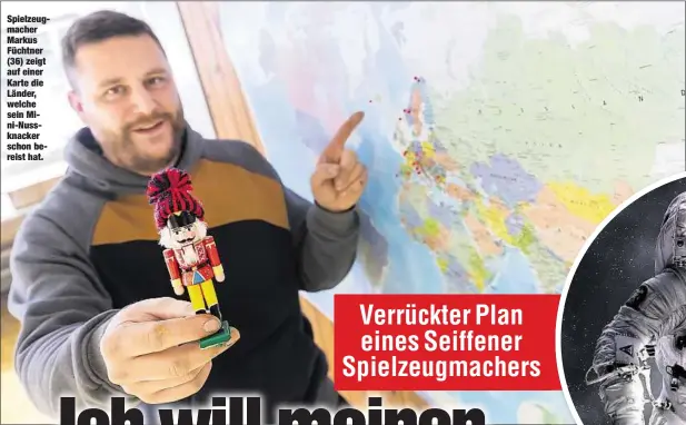  ??  ?? Spielzeugm­acher Markus Füchtner (36) zeigt auf einer Karte die Länder, welche seinMini-Nussknacke­r schon bereist hat.