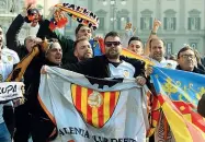  ??  ?? A Milano I tifosi del Valencia in trasferta dieci giorni fa