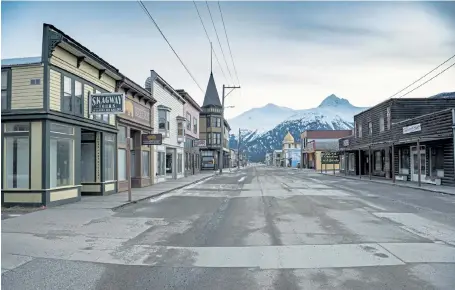  ?? Christophe­r Miller, © The New York Times Co. ?? A deserted downtown in Skagway, Alaska, on Feb. 26.