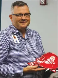  ?? KAYLA BAUGH/THREE RIVERS EDITION ?? Buster Lackey, executive director of the Lonoke County Council on Aging, holds up a piece of ceramic art that was created at the Cabot Senior Center. Lackey said seniors at the center enjoying making artwork and ornaments for the holidays.