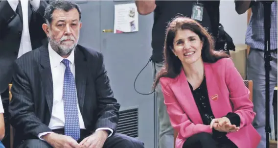  ??  ?? El exsubsecre­tario del Interior Mahmud Aleuy y la exvocera de gobierno Paula Narváez, en diciembre de 2016.