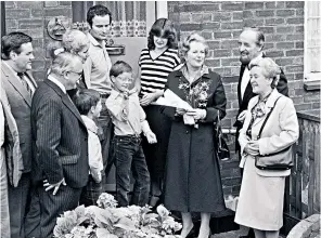  ?? ?? The house that launched Right to Buy: Thatcher hands over the deeds of 39 Amersham Road, Harold Hill, Essex