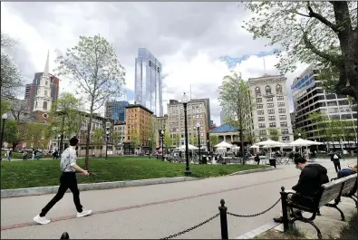  ?? AP/ ELISE AMENDOLA ?? Visitors stroll and pause Wednesday in Boston Common, the nation’s oldest city park. Developers’ plans for a skyscraper nearby have raised complaints that it would violate the state’s shadow law.