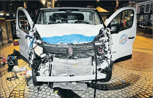  ?? LA VANGUARDIA ?? La furgoneta Fiat Talento alquilada en Sabadell que el 17 de agosto sembró de muerte y dolor la Rambla de Barcelona