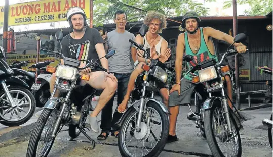  ?? Pictures: BAS DE VOS ?? BOYS AND THEIR BIKES: From left: Carl Holman, Bas de Vos and Curt Walton, with Mai Anh, standing