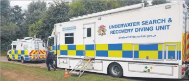  ??  ?? Above and below, police divers were spotted in Singleton Lake, Ashford