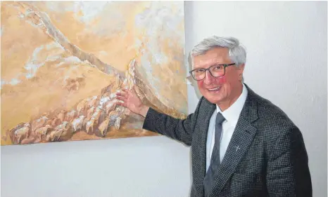  ?? FOTO: BRIGITTE GEISELHART ?? „ Ein Hirte, der seine Herde begeleitet, im Auge hat, und nicht vorauspres­cht“: Dieses Bild im Pfarrhaus von Oberteurin­gen hat für Pfarrer Robert Müller hohe Symbolkraf­t.