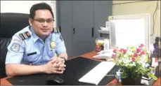  ?? THORIQ S. KARIM/JAWA POS ?? SIAGA: Irmansyah selalu berada di kantor untuk siap mengganti anak buah.