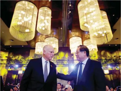  ?? —AP ?? BEIJING: California Gov. Jerry Brown, left, chats with China’s Science and Technology Minister Wan Gang as they attend the Clean Energy Ministeria­l Internatio­nal Forum on Electric Vehicle Pilot Cities and Industrial Developmen­t, at a hotel.