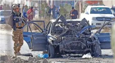  ?? (AFP) ?? A soldier stands next to the site of a suicide attack in Kabul on Wednesday