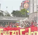  ?? AFP ?? Chavistas en Caracas apoyaron las protestas