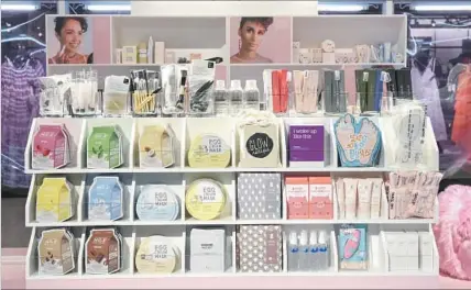  ?? Photograph­s by Vivian Hsu, top, and from Nordstrom, below ?? NORDSTROM taps into the Korean beauty products wave with K-beauty pop-up shops at select stores including L.A.’s the Grove.