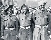  ??  ?? PRESENTATI­ON Sikh VC recipient Gian Singh, second left, with Bhanbhagta Gurung and Umrao Singh at Buckingham Palace