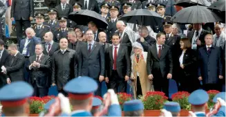  ??  ?? Смотра: Иако је Путин чест гост у Београду, власт још није дала дипломатск­и статус руској бази у Нишу