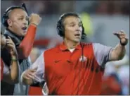  ?? SUE OGROCKI — THE ASSOCIATED PRESS FILE ?? Ohio State head coach Urban Meyer, right, and thenassist­ant coach Zach Smith, left, gesture from the sidelines during an NCAA college football game against Oklahoma in Norman, Okla.