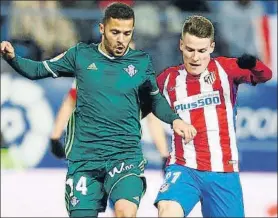  ?? FOTO:J.A.S. ?? Gameiro, en un partido contra el Real Betis en el Calderón