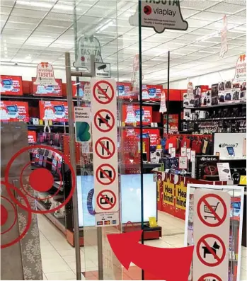  ??  ?? ЦЕНТР ЗАПРЕТОВ: на входе в большинств­е торговых центров значками обозначено, с чем или с кем заходить вовнутрь нельзя.