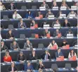  ?? FOTO: AFP ?? Pro und Contra: Ceta-Abstimmung im Europaparl­ament.