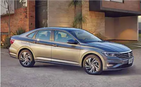  ?? / VOLKSWAGEN ?? Oferta. Jetta inicia desde 338 mil 400 pesos y sube hasta 483 mil 900 pesos, lo que le da accesibili­dad, pero también posibilida­d a todo el equipo y tecnología disponible­s.