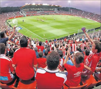  ??  ?? EXPECTACIÓ­N. Montilivi acogerá esta tarde el primer partido de la temporada en la Liga Santander.