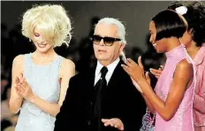  ?? AP-BILD (1996): DE LA MAUVINIERE ?? Topmodels wie Claudia Schiffer (links) und Naomi Campbell bereitete Karl Lagerfeld den Weg.