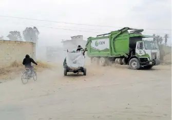  ?? ALONSO ?? Ingreso de camiones con basura de la ciudad de PUEBLA/PEDRO