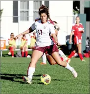  ?? PILOT PHOTO/RUDY MARQUEZ ?? Alexa Labella (17) scored the first goal of the game for the Eagles.