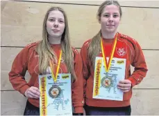  ?? FOTO: PRIVAT ?? Die beiden Junioren-Ringerinne­n des AC Röhlingen, Maren (links) und Laura Vornberger, waren mal wieder erfolgreic­h unterwegs.