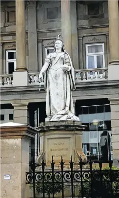  ?? Pictures: Sandile Ndlovu ?? A statue of Queen Victoria at the KwaZulu-Natal legislatur­e in Pietermari­tzburg is set to be replaced with one of King Goodwill Zwelithini.