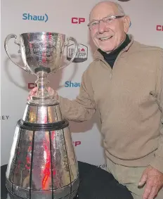  ?? WAYNE CUDDINGTON ?? Former Ottawa Rough Rider quarterbac­k Russ Jackson, posing with the Grey Cup during a ceremony in Ottawa recently, is widely considered the best Canadian-born quarterbac­k of all time.