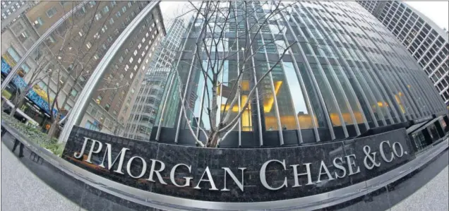  ??  ?? Fachada de la sede del banco de inversione­s JP Morgan.