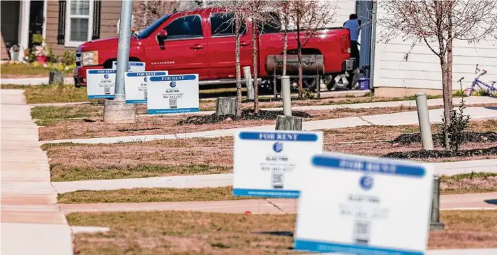  ?? William Luther/Staff photograph­er ?? Homes on Jebson Pass are being rented out by Transcende­nt Electra, a joint venture to buy and develop $3 billion of single-family rental housing in San Antonio.