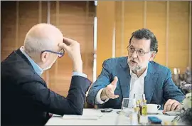  ?? PEDRO MADUEÑO ?? El director de La Vanguardia y Mariano Rajoy durante la entrevista