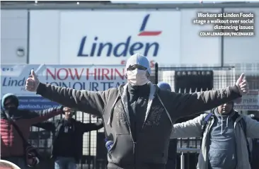  ?? COLM LENAGHAN/PACEMAKER ?? Workers at Linden Foods stage a walkout over social
distancing issues