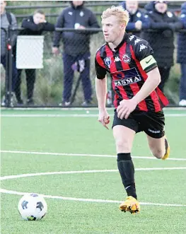  ?? ?? Above: Gippsland United captain Nathan Lugton charges downfield. He set up United’s late first half goal on Saturday.