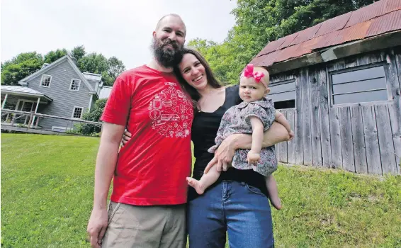  ?? PHOTOS BY THE ASSOCIATED PRESS ?? Nate and Elizabeth Willard Thames with their daughter Stella at their home in Vershire, Vermont. The couple, who became known as the Frugalwood­s, decided to save most of their income and move from expensive Cambridge, Massachuse­tts, to live simply on a...