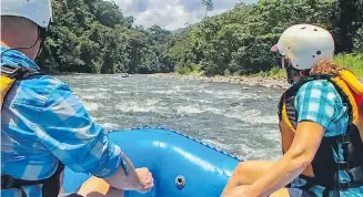  ??  ?? River runners rafting to Pacuare Lodge encounter easy Class 2 rapids. On the return journey, they can expect heart-pounding class 4 and 5 rapids downstream.