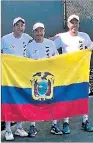  ??  ?? Tricolor. Marco Gudiño, Mario Cobo y Mauricio Pacheco formaron el equipo.