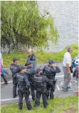  ??  ?? Polizeiprä­senz am Schwörmont­ag an der Ulmer Donau.
