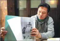  ?? ZOU HONG / CHINA DAILY ?? Guo Li, who was recently exonerated of blackmail after serving five years in prison, displays a drawing depicting him and his daughter. He said she was his motivation to carry on during his time in jail.