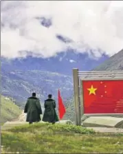  ?? AP FILE ?? Chinese amry officers stand guard on the Chinese side of the internatio­nal border at Nathula Pass, in Sikkim in 2006.