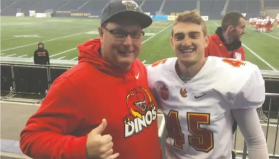  ?? SUBMITTED ?? Niko Difonte with his former high school kicking coach George Mcfall at a University of Calgary game.