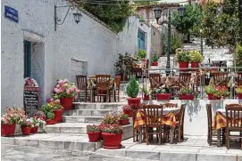  ??  ?? A rustic taverna in Delphi