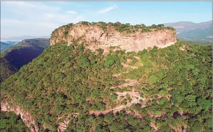  ?? Foto ?? Vista del Cerro de Las Ventanas, donde se ubica la zona arqueológi­ca en el municipio de Juchipila, Zacatecas. cortesía del INAH