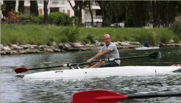  ?? (Photos Eric Ottino) ?? Concentré sur l’eau et des yeux derrière la tête : le cocktail gagnant en aviron !