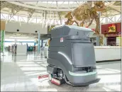  ??  ?? Disinfecti­ng the Cincinnati airport